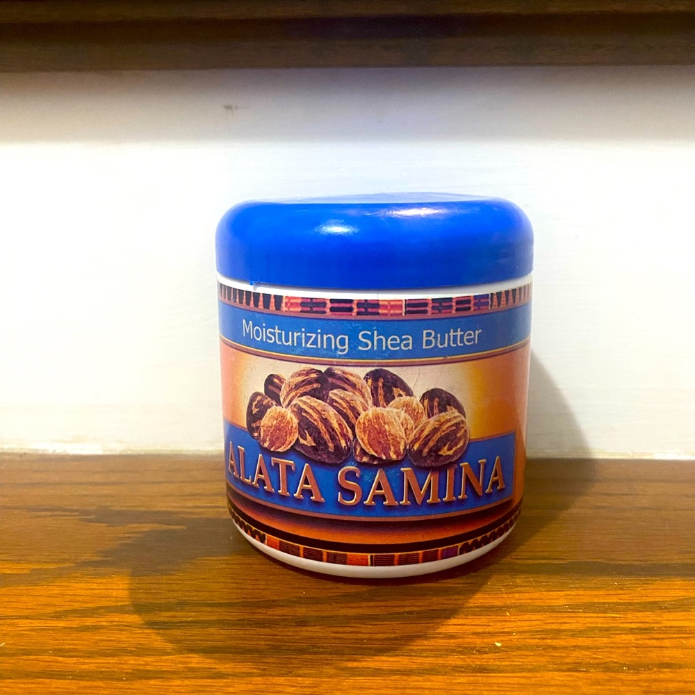 Moisturizing Shea butter black soap